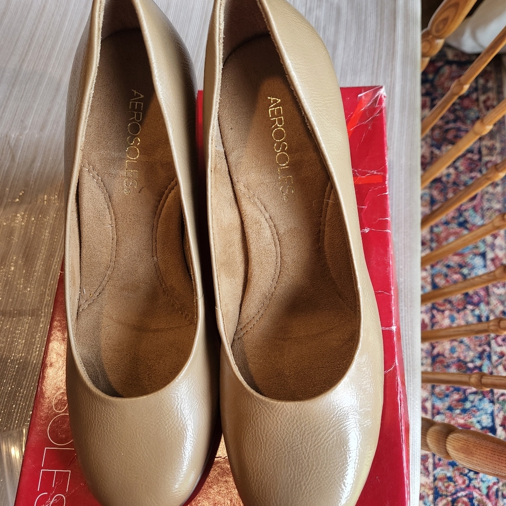 Aerosoles wedge size 8M